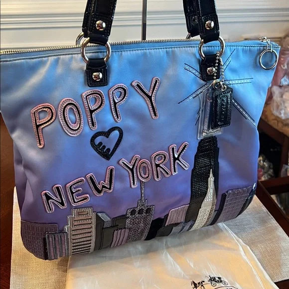 Coach Lavender to Purple Poppy New York City Skyline Tote with Wristlet - Picture 16 of 17